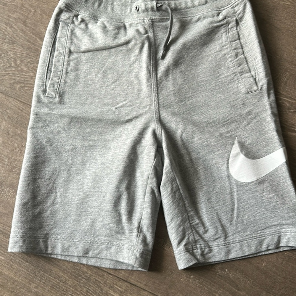 Nike Air boys size large 14-16 cotton shorts grey and white